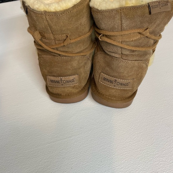 Minnetonka boots size 7 - Picture 5 of 7